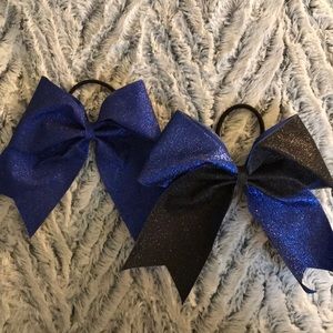 2 cheer bows‼️